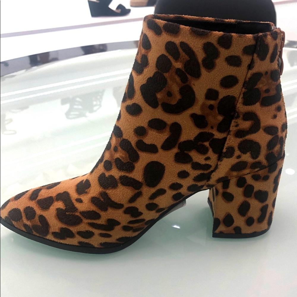 Leopard Printed Bootie Chunky Heel - Picture 4 of 7